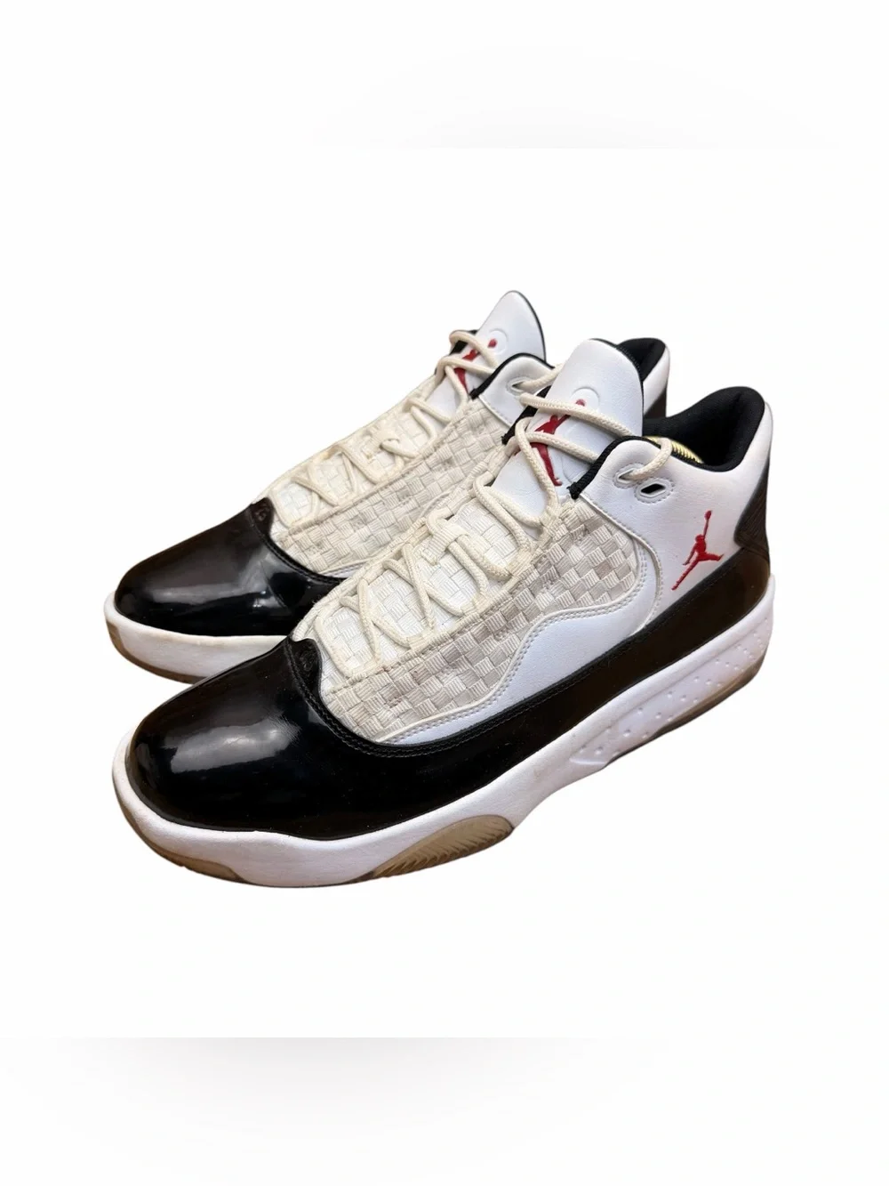 Nike Air Jordan Max Aura 2 size 10 White Gym Red Basketball Sneakers CK6636-102